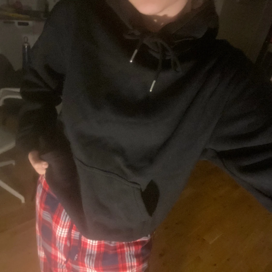 Någon som är sugen på en plain svart Hoodie?