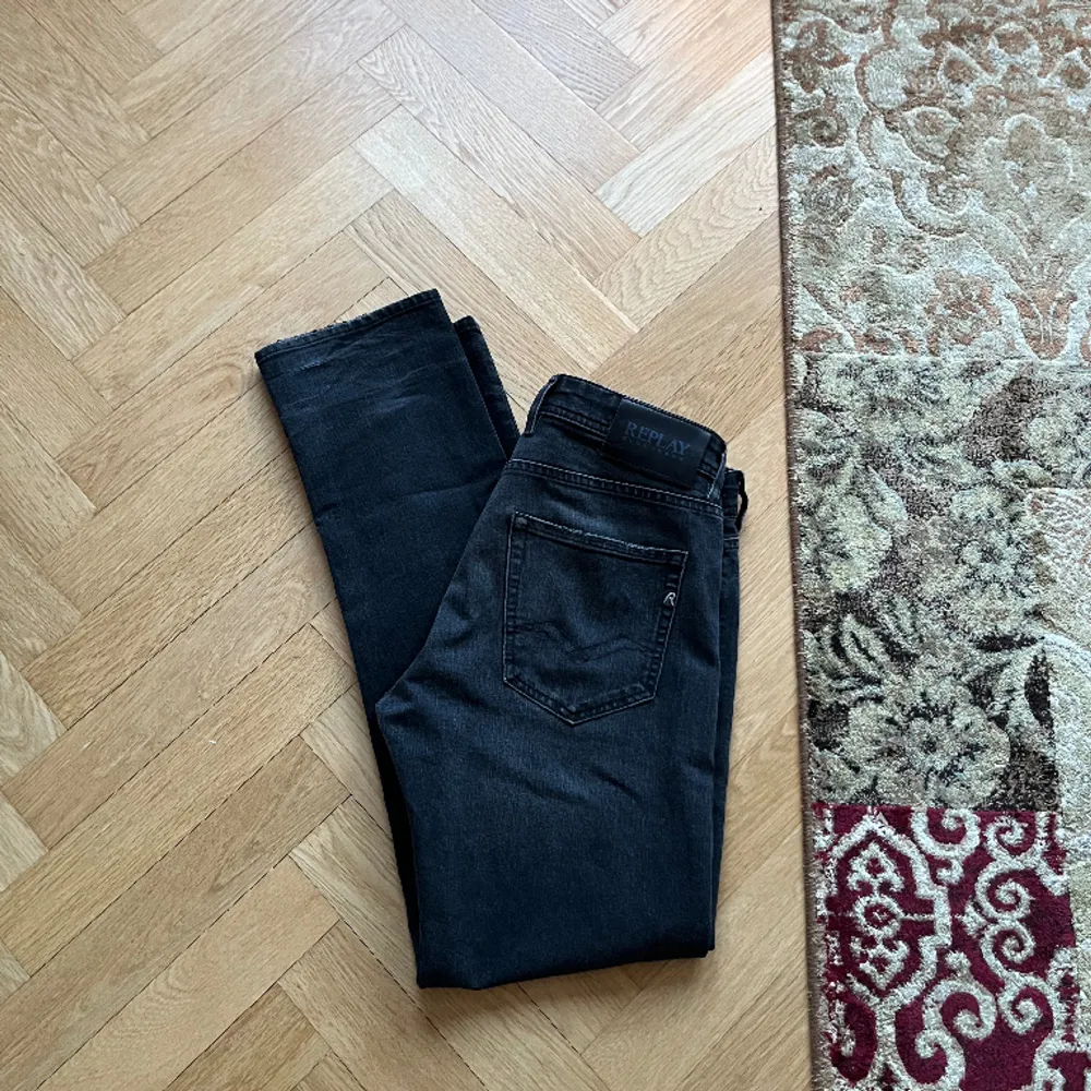 Tja säljer nu mina replay jeans i modellen ”Groover straight fit”. De är i fint skick med inga defekter👍. Jeans & Byxor.