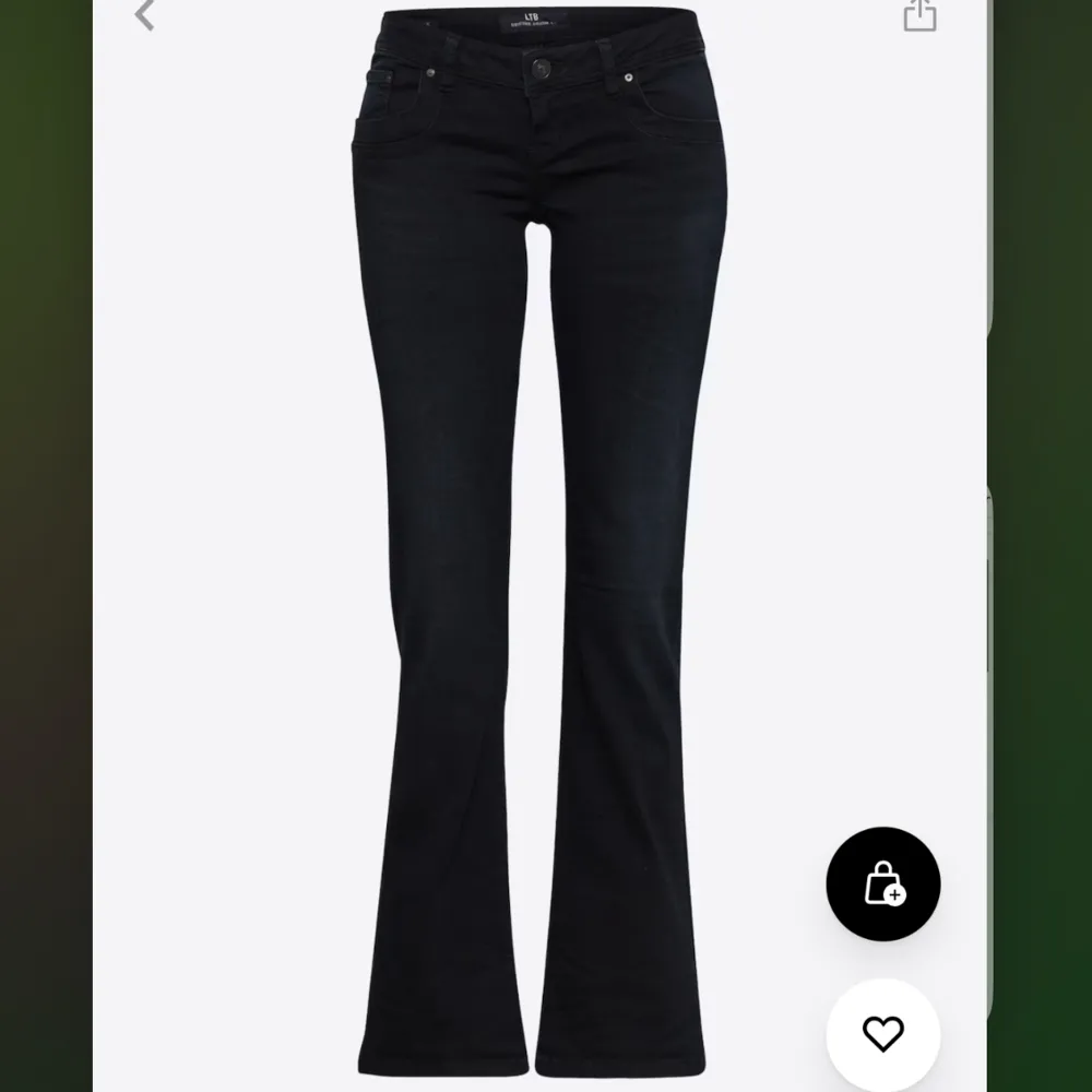 helt nya ltb valerie jeans som tyvärr aldrig kommit till användning, nypris 799. storlek W28 L30. innerbenslängd 73 midjemått 38. jag är 165cm för referens!💞. Jeans & Byxor.
