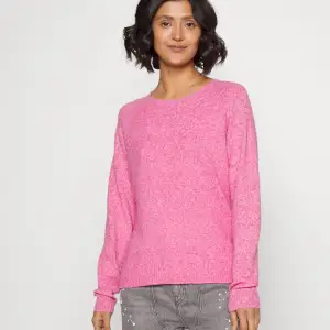 Super fin rosa stickad tröja från veromoda, använd endast några gånger, stl L men passar mig som vanligtvis har M💗 nypris 250🥰 