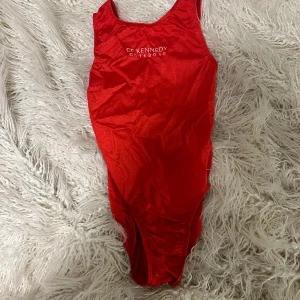 Gf Kennedy Förtävlings dräkt - Aldrig använd förtävlings tröja från Gf Kennedy. Storleken står inte på men skulle tro xs