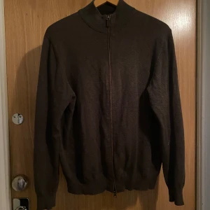 Cardigan i nyskick - Jättefin cardigan från massino dutti. Hel och ren, inga konstigheter. 