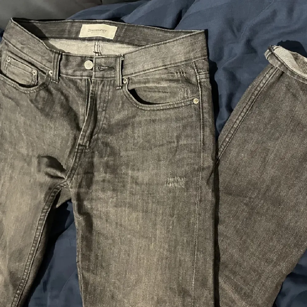 As snygga jeans. Använd fåtal gånger bra skick. Loose fit . Jeans & Byxor.