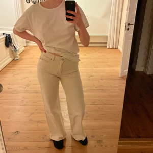 Vita KARVE jeans - Fina jeans från märket KARVE, frakt ingår inte 💕