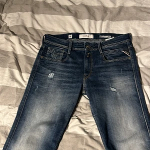 Replay anbass - Replay anbass i storlek 32/30. Näst intill o oanvända, nypris ligger runt 1800kr.