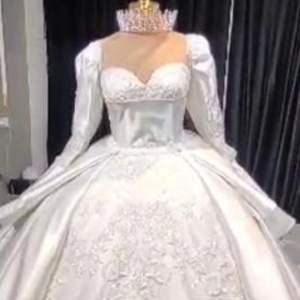 En bröllop klänning som har använt en gång har köpt den från Turkiet köpte den för 12000kr 