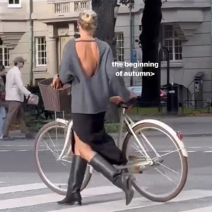 Stickad tröja öppen rygg - Säljer denna fina tröja från Gina! Helt oanvänd. Jättefin både till vardags och finare tillställningar. Ullblandning. Nypris 400kr. 🪩