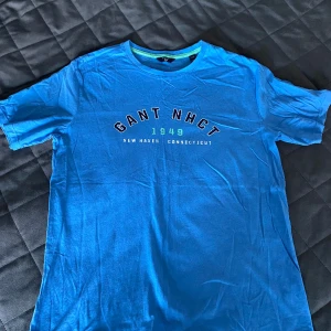 Gant T-shirt - En knappt använd Gant T-shirt i bra skicka