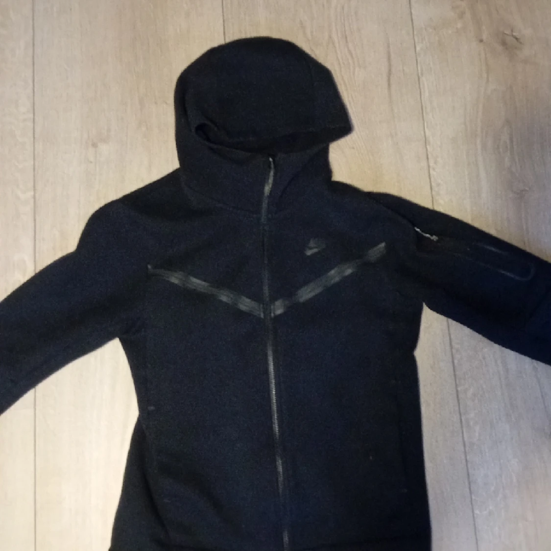 Svart nike tech fleece 
