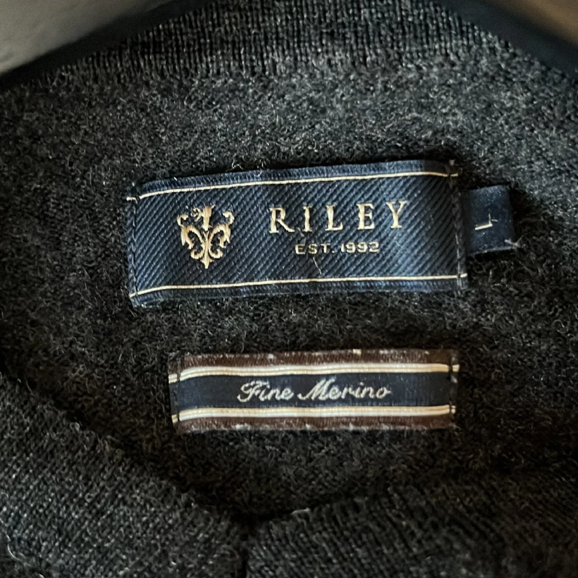 V-ringad riley tröja  - 91