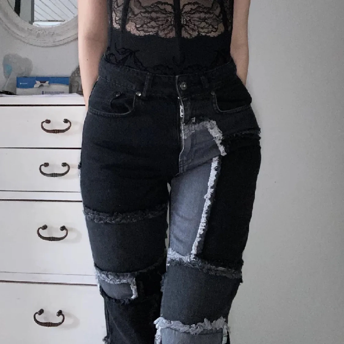 Oanvända patchwork jeans🖤🤍