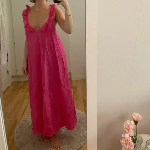 Rosa klänning - Klänning från H&M. Storlek S.