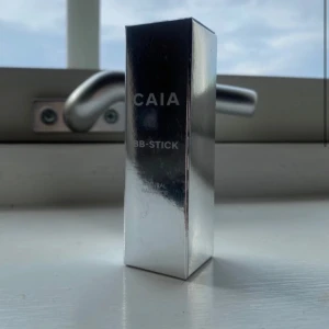 Nytt caia bb-stick! - Helt oanvänt och oöppnat bb-stick i färgen 30W från Caia! Köpte fel färg men har slängt kvittot, köpte för 295kr
