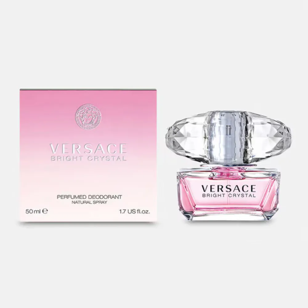 Helt oöppnad Versace Bright Crystal EDT 50ml med förpackning intakt. Supergod och väldigt populär doft🌸🩷 nypris: 995kr.. Parfym.