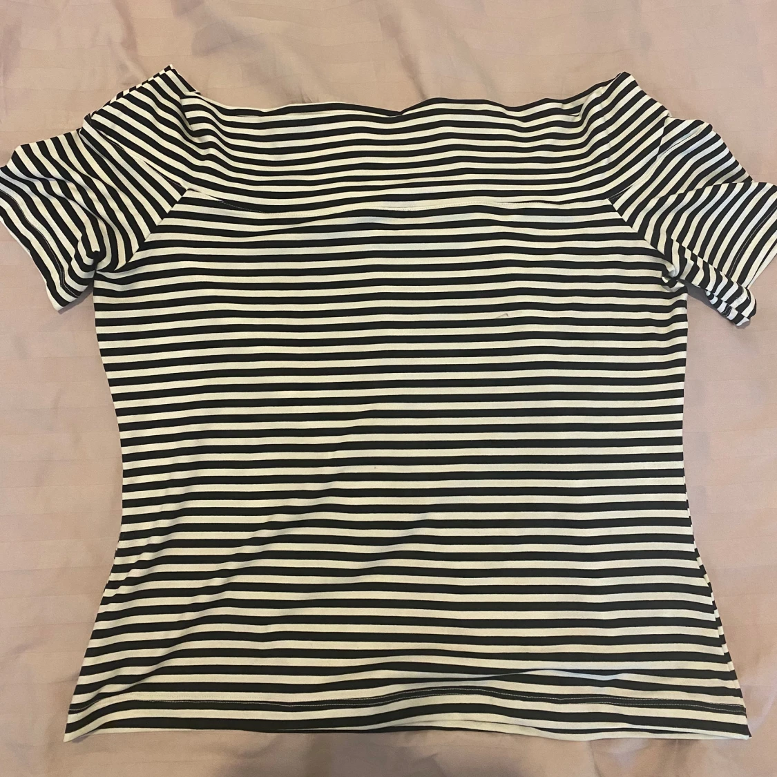 H&M off shoulder top  - 90