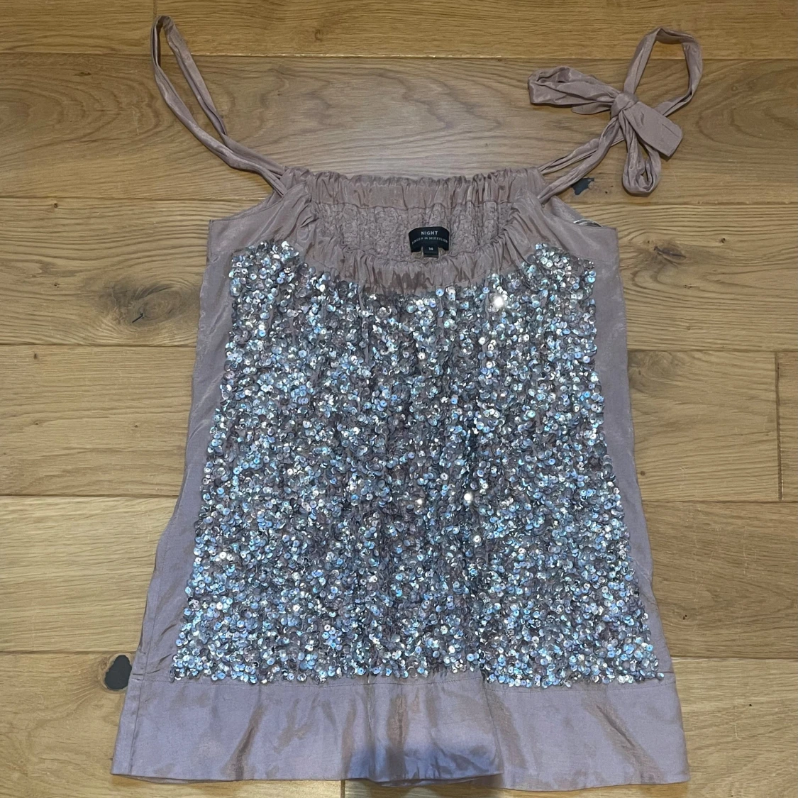 Festlig topp från NIGHT - 90