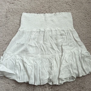 Volangkjol - Jättefin volangkjol, bara använd en gång