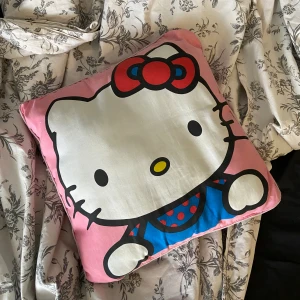 Hello kitty kudde - Super söt hello kitty kudde🩷 
