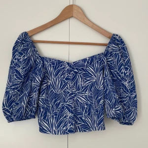 Blå croptopp  - Blå gullig topp, inga anmärkningar 💙