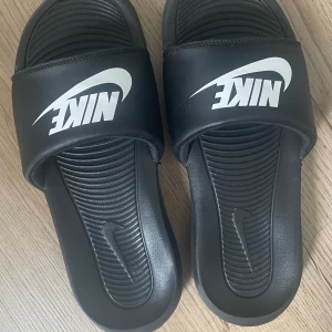 Tofflor Nike  - Helt nya använt typ en gång kan frakta eller mötas upp i Gbg 