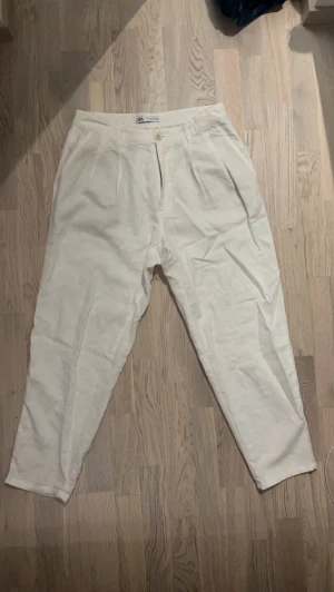 Zara linnebyxor - Zara linnebyxor size euro 40, bra skick för små för mig därav säljs dessa.