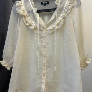 blus storlek XS  - Super fin blus från bik bok storlek XS 