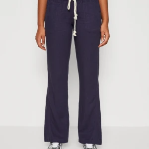 Blåa Roxy linnebyxor  - Säljer mina blåa Roxy Linnebyxor. Då dem inte kommer till användning längre❤️