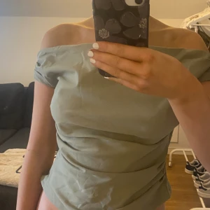 tröja / topp - sött topp / tröja💐 Den är baby grön / ljus grön 💐