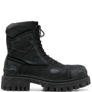 Hej jag letar efter några balenciaga strike boots i storlek 41-42 det kan va grön grå och svart färg på skorna 