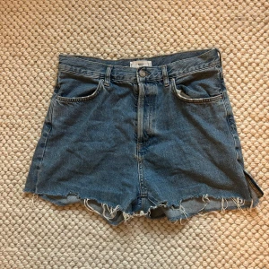 Jeansshorts - Aldrig använda säljer pga för små ❤️ passar en S