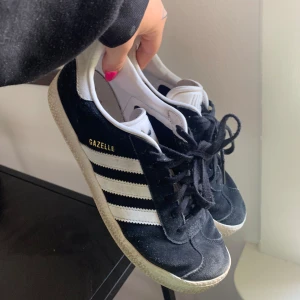 Adidas Gazelle skor  - Adidas skor i strl 37. Bra skick.