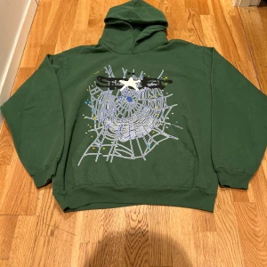 Sp5der Worldwide Young Thug - Spider worldwide Young Thug Hoodie Hunter green size XL  Brand new, bought from “the high End” Bin: 2500sek  I have over 200 reviews in Norway  100% authentic