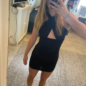 Klänning - Säljer en superfin klänning från bubbleroom i storlek xs men funkar även för s. Säljer eftersom att det inte kommer till användning. Den är använd en gång och i bra skick. Nypris 500 kr💕