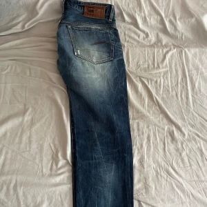 G-star byxor - Hej, säljer dessa snygga Jens  G-star raw byxor  Jag är 172 ungefär och längden är perfekt 