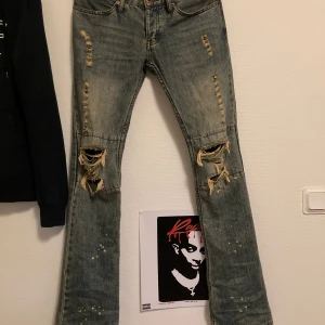 INTRESSEKOL  - Intressekol på mina Ifsixwasnine mudmax jeans  Dem är handgjorda i Japan så varje par ser olika ut Magisk kvalitet, lätt dem coolaste jeansen jag äger Skicka gärna bud 