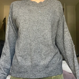 glitter tjock tröja - använder inte och är i jättebra skick