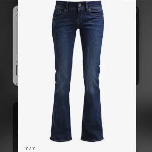 G-star jeans - Skit skit snygga gstar jeans!💘Innerbenslängd 71cm midja ca 77cm