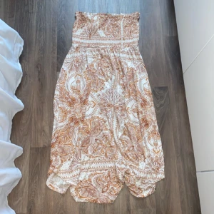 klänning/kjol - köpt second hand 🧡 i strl. L och går att användas som både klänning och kjol