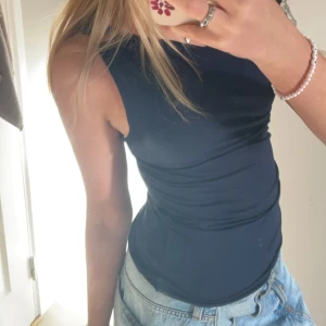 Marinblå topp H&M - En topp från HM i storlek s 🩷