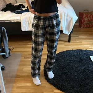 Pyjamasbyxor - Knappt använda pyjamasbyxor, jättesköna!🥰🥰