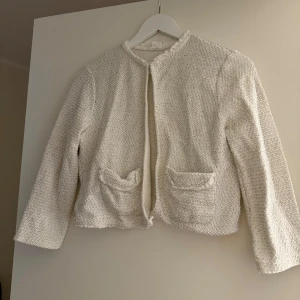 Tweed kofta - Jätte fin trekvartsärmad kofta som inte säljs längre i bra skick