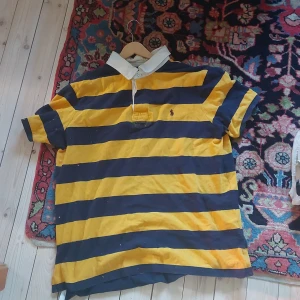 Ralph lauren polo pike - Säljer denna fräna ralph lauren pike pågrund av att den är för stor för mig. Piken är xxl men sitter som xl