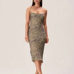 Adoore Vienna - Säljer min Adoore Vienna klänning i strl 38. Använd fåtal gånger! 