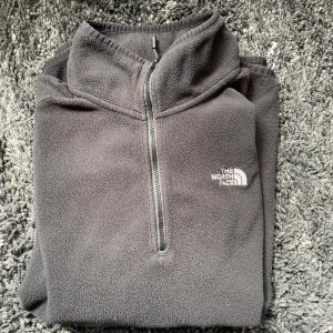 The North face fleece  - Svart flecce i storlek L, pris kan diskuteras 
