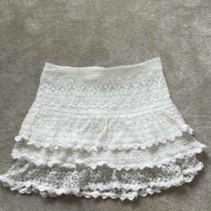 Vit volangkjol - Supersöt volangljol från House!😍💕