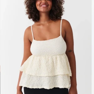 Somrig topp - Somrig topp från Gina Tricot i strl S som inte kommer till användning längre!🥰nypris 299kr men säljer för 100kr 