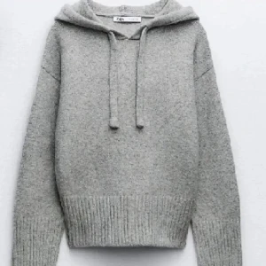 Stickad Zara - Intressekoll på denna stickade hoodie ifrån zara🤍 