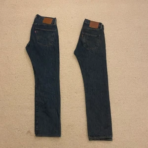 Levis 501 - Hej! Säljer nu två par super snygga Levis 501or. Båda är i toppskick inga defekter alls. Nypris 1250kr  299kr/st!