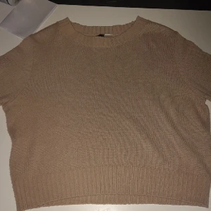 Beige sweather - Ganska ny