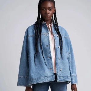 Jeans jacka - Jätte fin jeans jacka från Carin Wester som går ut lite vid armarna🩷